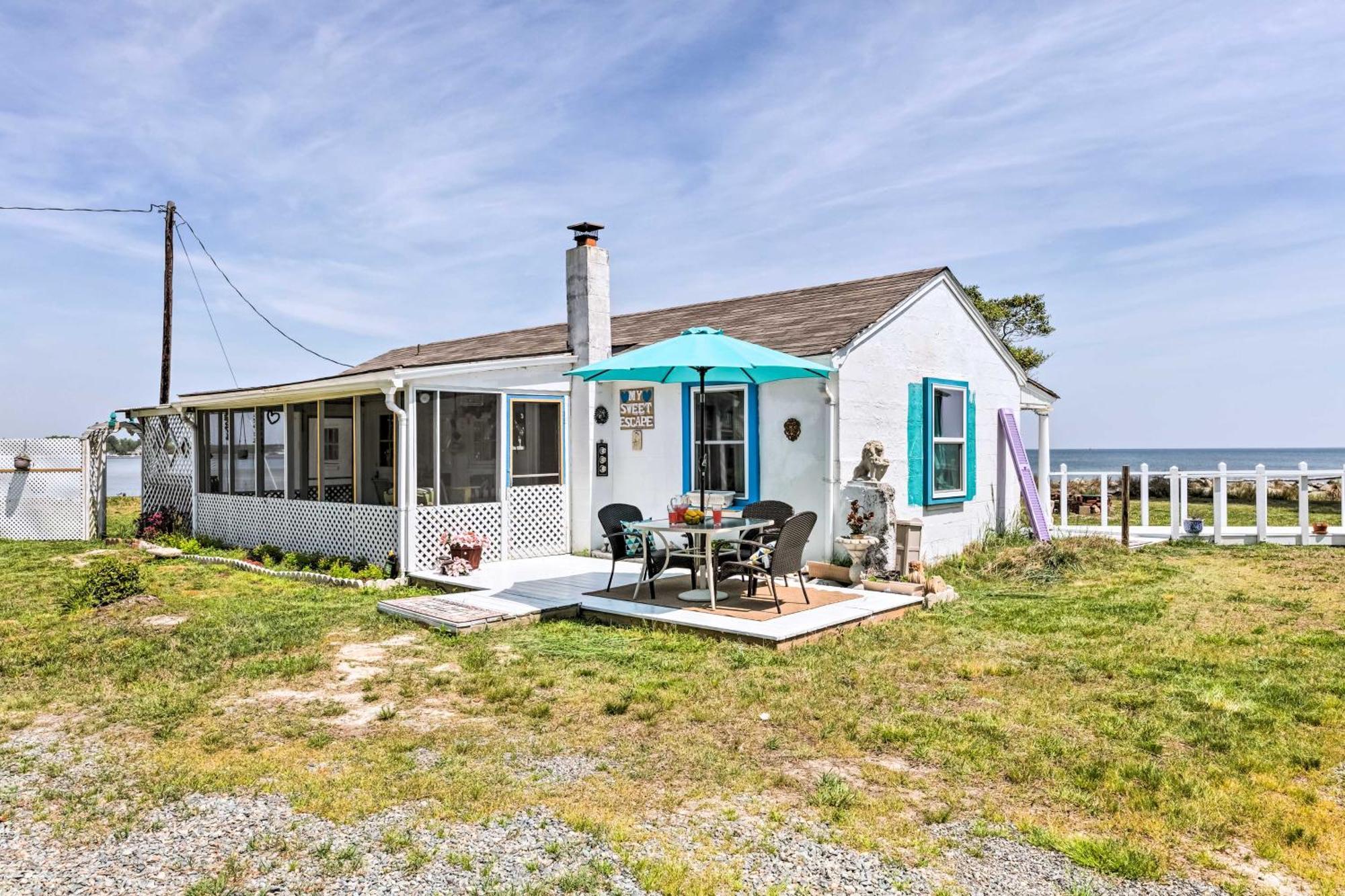 Oceanfront White Stone Cottage With Private Beach! Bagian luar foto
