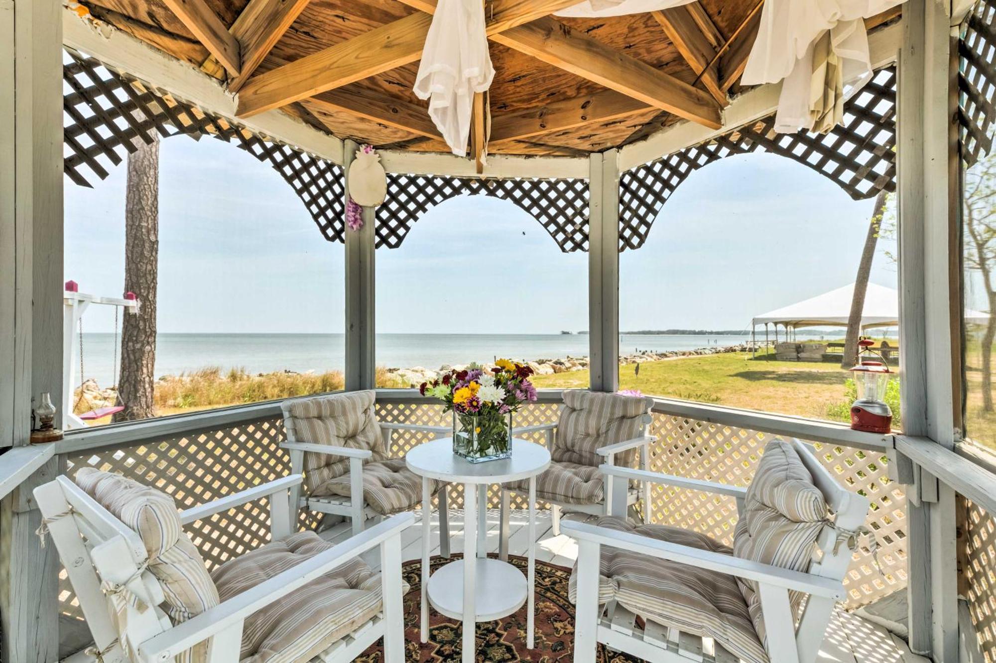 Oceanfront White Stone Cottage With Private Beach! Bagian luar foto