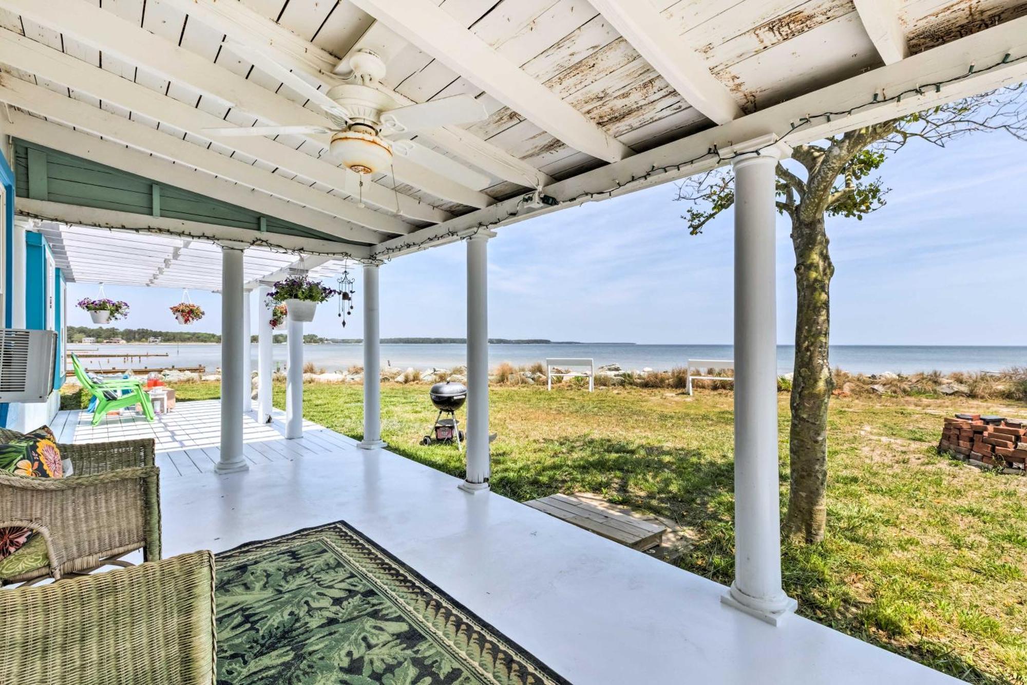 Oceanfront White Stone Cottage With Private Beach! Bagian luar foto