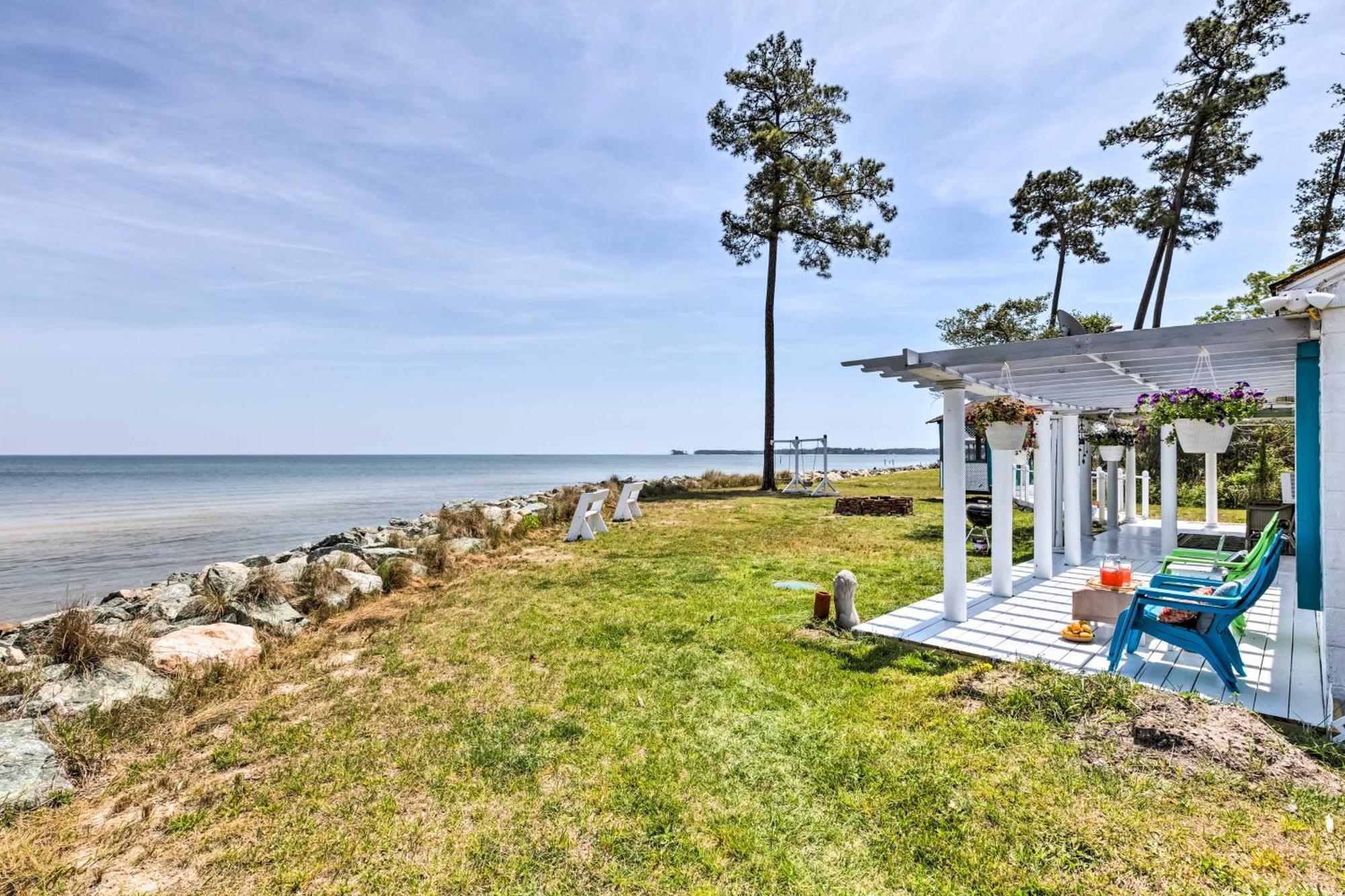 Oceanfront White Stone Cottage With Private Beach! Bagian luar foto