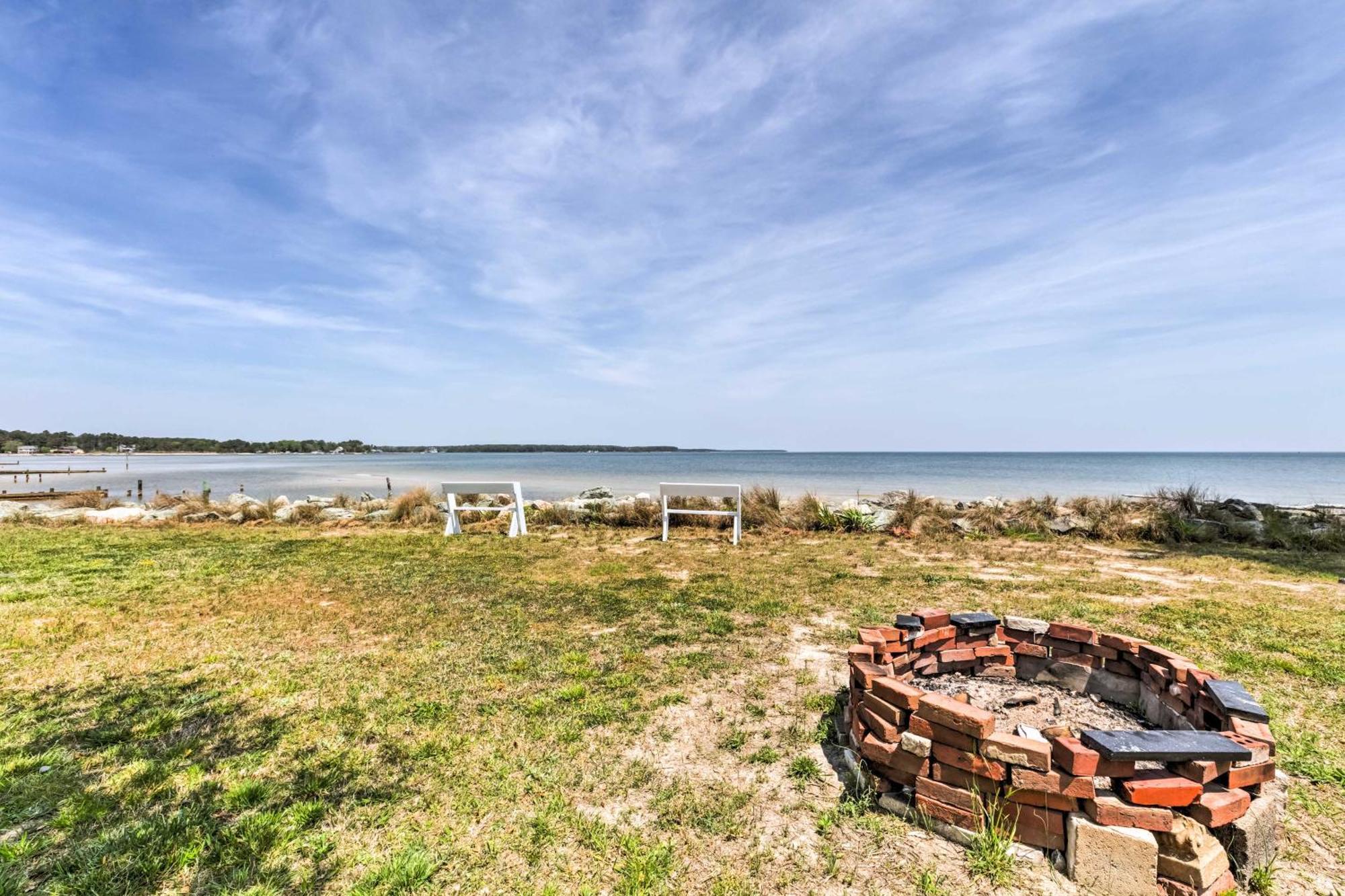 Oceanfront White Stone Cottage With Private Beach! Bagian luar foto