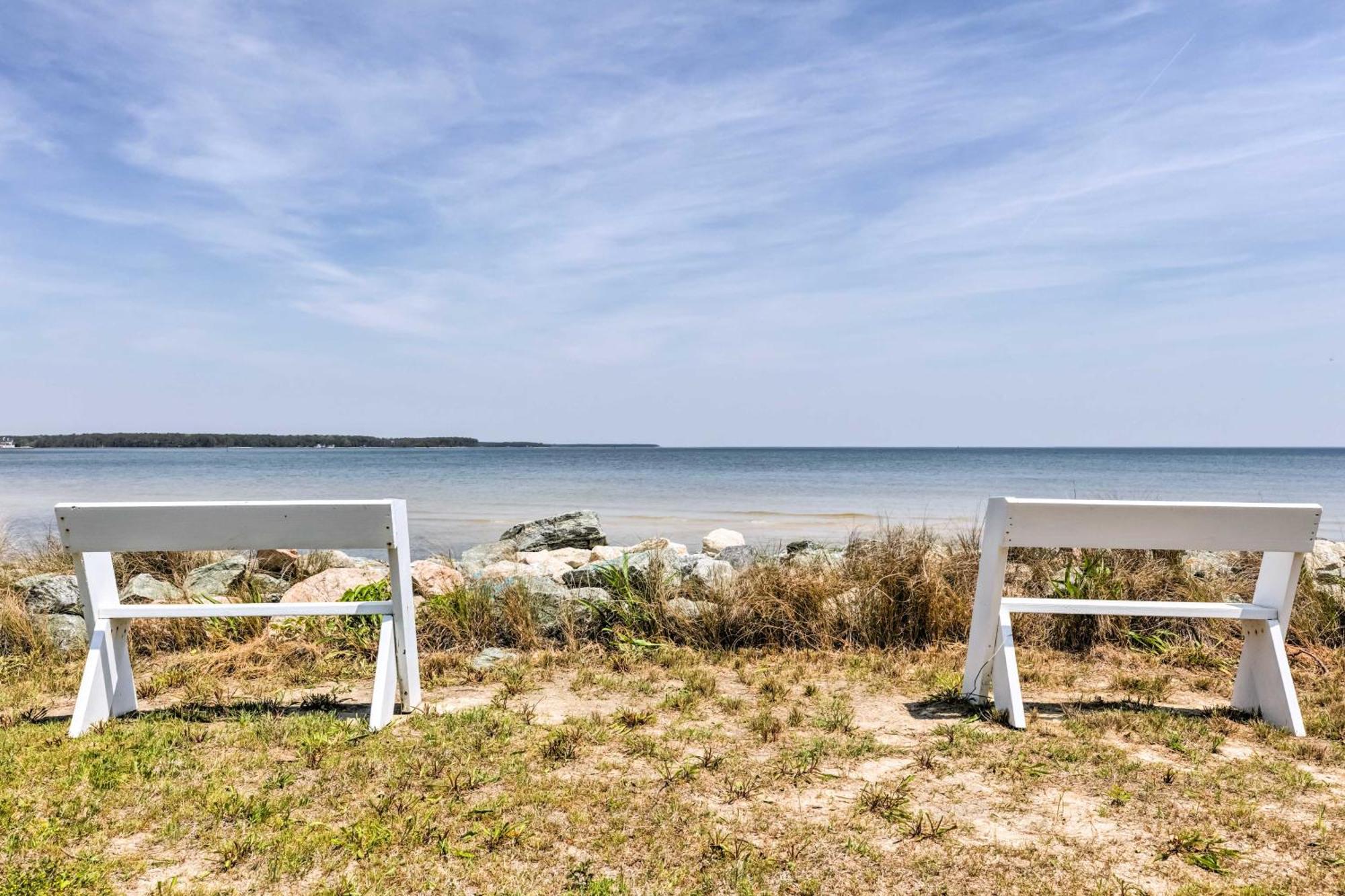 Oceanfront White Stone Cottage With Private Beach! Bagian luar foto