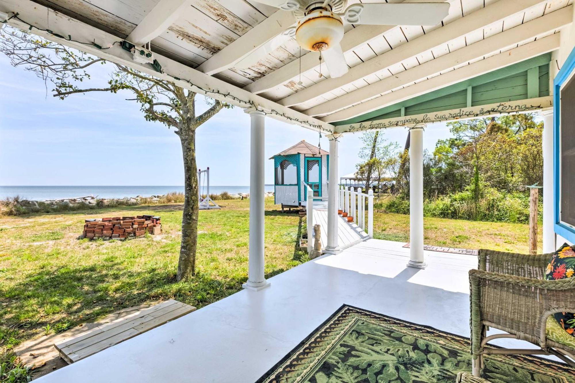 Oceanfront White Stone Cottage With Private Beach! Bagian luar foto