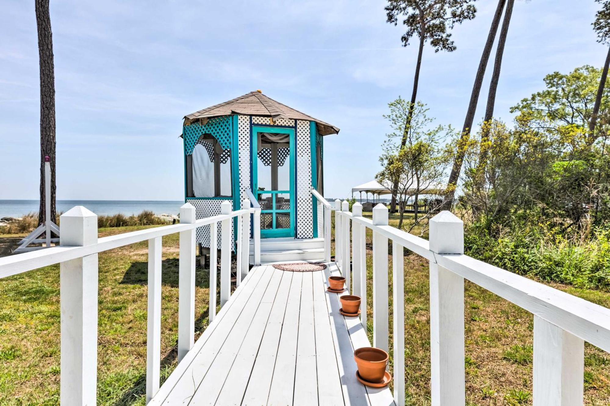 Oceanfront White Stone Cottage With Private Beach! Bagian luar foto